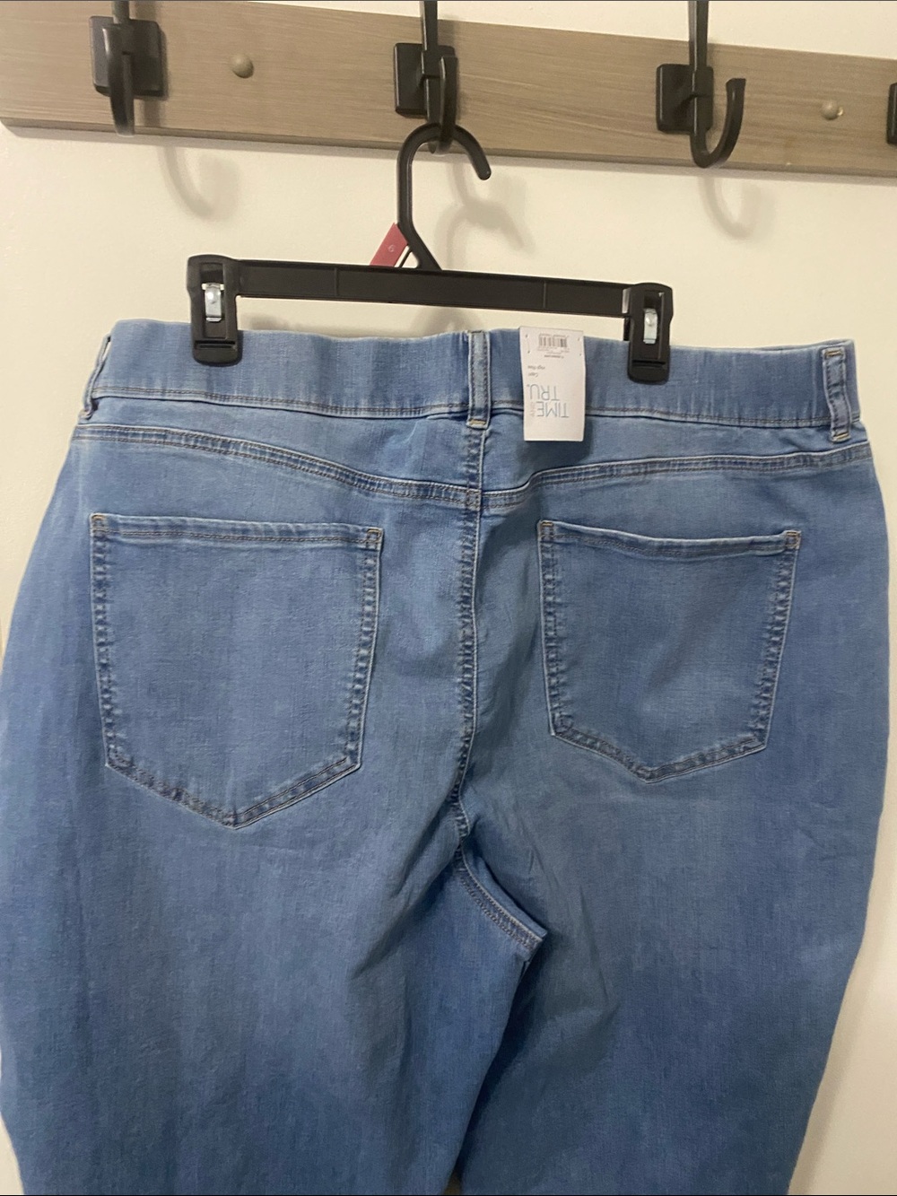 Capris - Picture 5 of 8